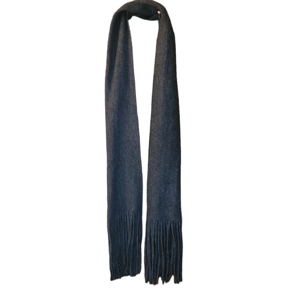 💜2/$65!! 🦋HostPick🦋Lucky Brand Solid Fringed Scarf in Gray - Picture 4 of 9